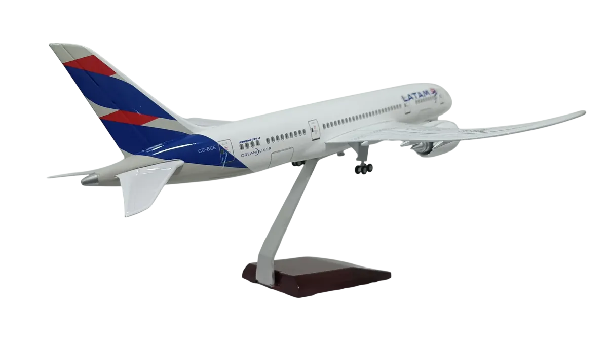 Boeing 787 Latam | Escala 1:135 | 47 cm