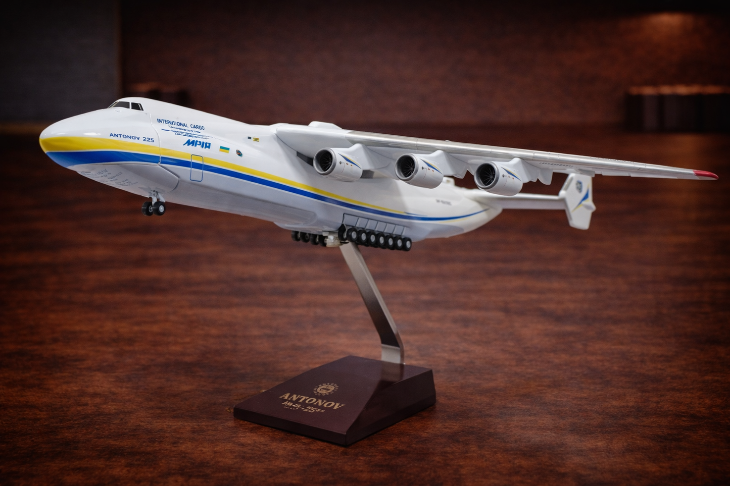 Antonov An-225 Mriya | Escala 1:200 | 42cms