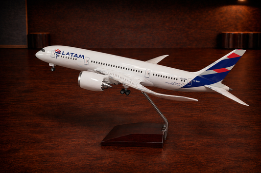 Boeing 787 Latam | Escala 1:135 | 47 cm