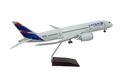 Boeing 787 Latam | Escala 1:135 | 47 cm