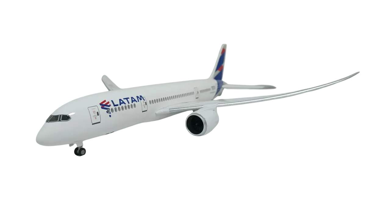 Boeing 787 Latam | Escala 1:135 | 47 cm
