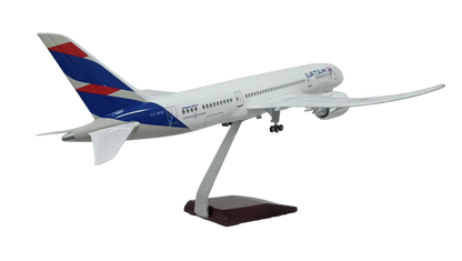 Boeing 787 Latam | Escala 1:135 | 47 cm